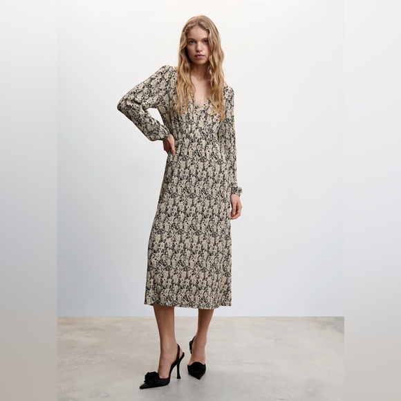 Mango Dresses & Skirts - Mango MNG Crinkled Texture A-line Long Sleeves Midi Dress Size 4